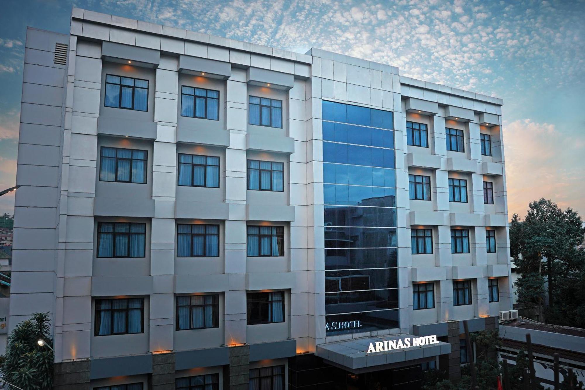 Arinas Hotel บันดาร์ ลัมปุง ภายนอก รูปภาพ