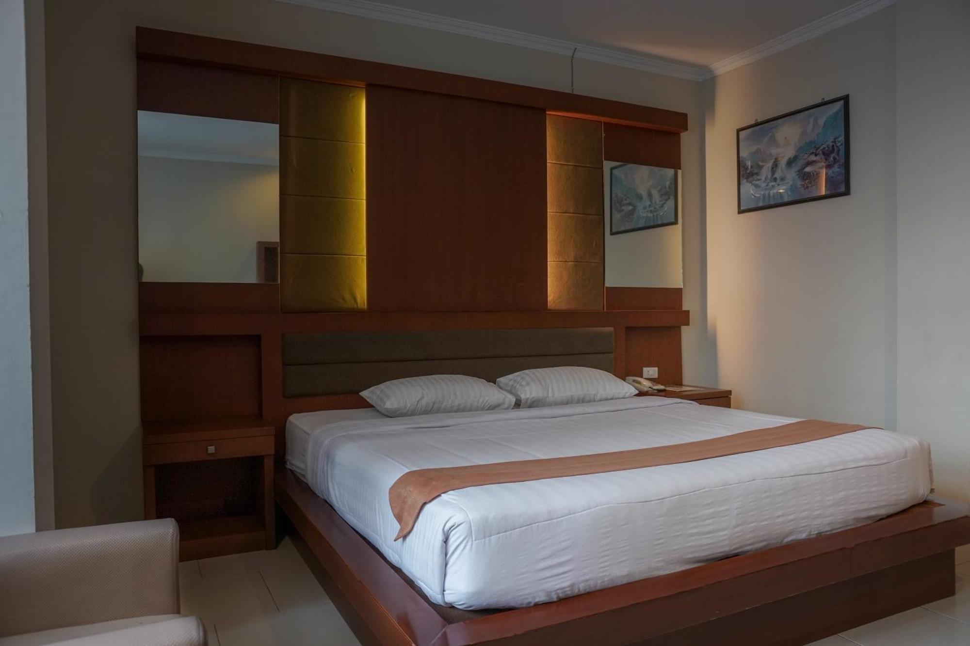 Arinas Hotel บันดาร์ ลัมปุง ภายนอก รูปภาพ