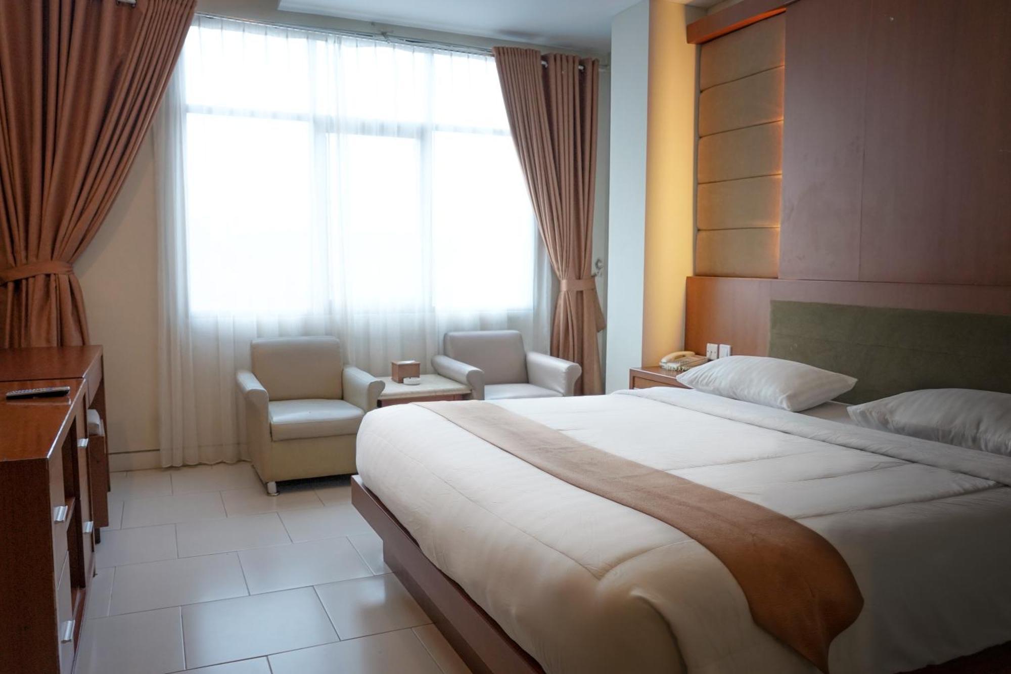 Arinas Hotel บันดาร์ ลัมปุง ภายนอก รูปภาพ